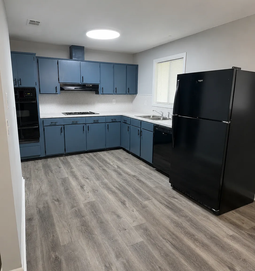 3 bed, 1000 sqft, $1,500 — Photo 2