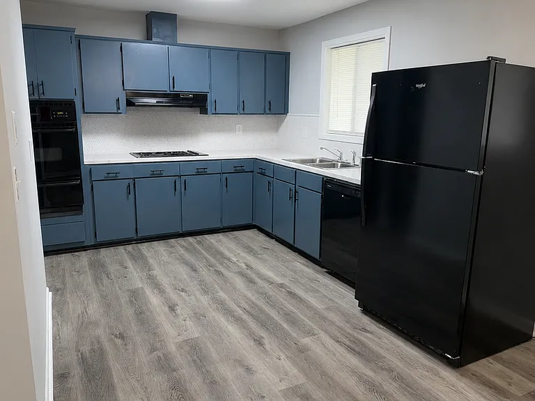 1103 Rosewood Dr — Photo 2