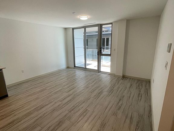 5th image of 1099 15th Ave #N307