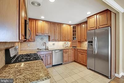 5th image of 778 Fairview Ave APT B