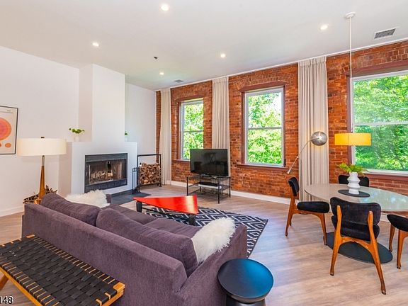 2nd image of 260 Main St APT 313