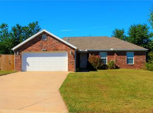 931 Fieldstone Ct, Centerton, AR 72719