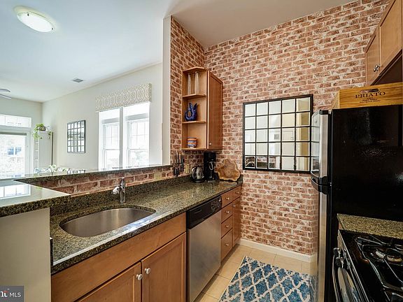 4th image of 309 Holland Ln Unit 130
