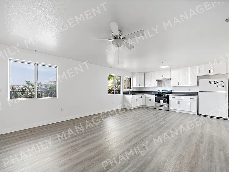 5227 Huntington Dr N #2 — Photo 2
