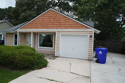 1133 Oakcrest Dr Photo 1