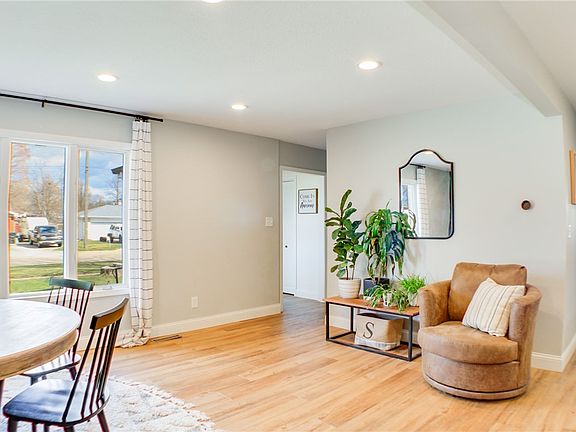 3rd image of 1706 Douglas St
