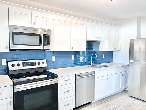 4th image of 70 E Mitchell Dr #204
