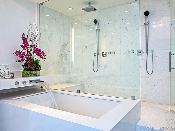 5th image of 18555 Collins Ave APT 2901