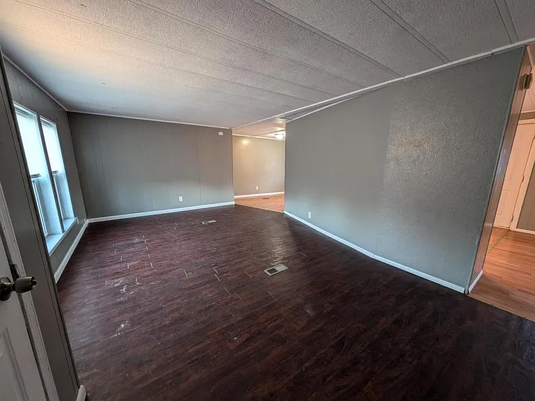 720 Hamilton St — Photo 2