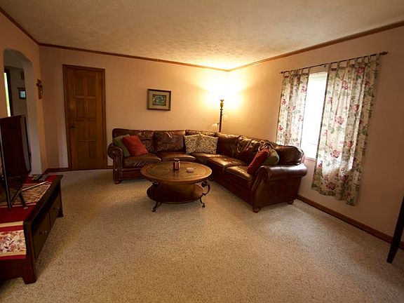 3rd image of 225 E Dorothy Ln