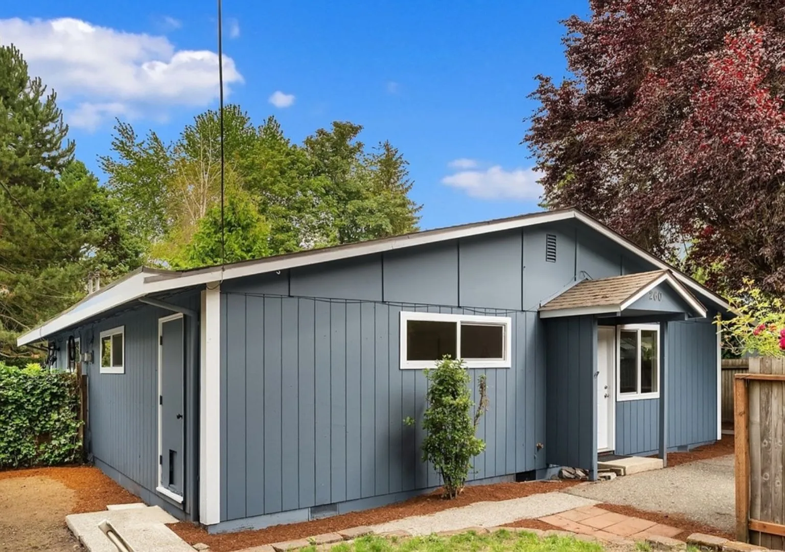 Modern 2 Bed, 1 Bath Duplex in Prime Olde Town Issaquah Location with Private Yard & Patio! — Photo 1