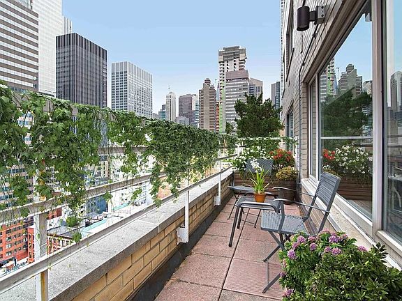 4th image of 200 E 57th St APT 18K