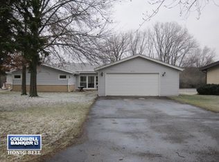 4212 W Lake Shore Dr, Wonder Lake, IL 60097