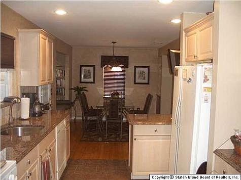 2nd image of 255 Sprague Ave