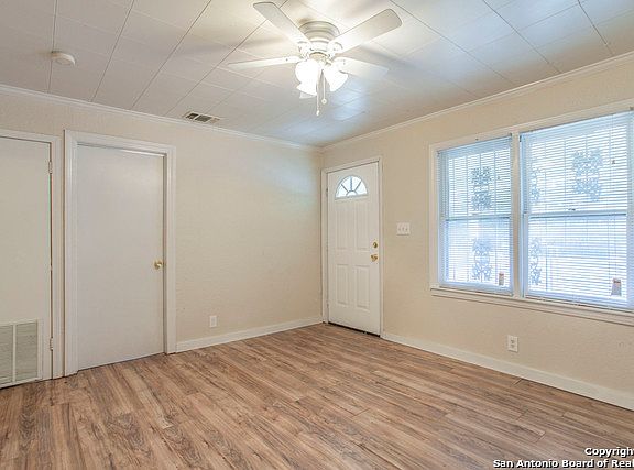 3rd image of 251 Quinta St