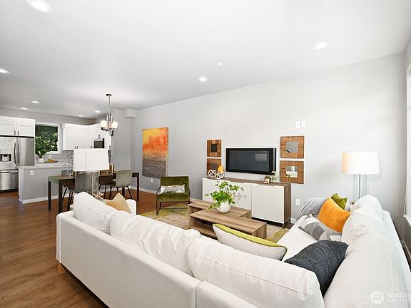 4th image of 18028 10th Avenue NE #F