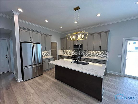 3rd image of 525 Elise Ln