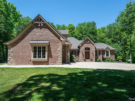 4th image of 3957 Mill Lake Rd