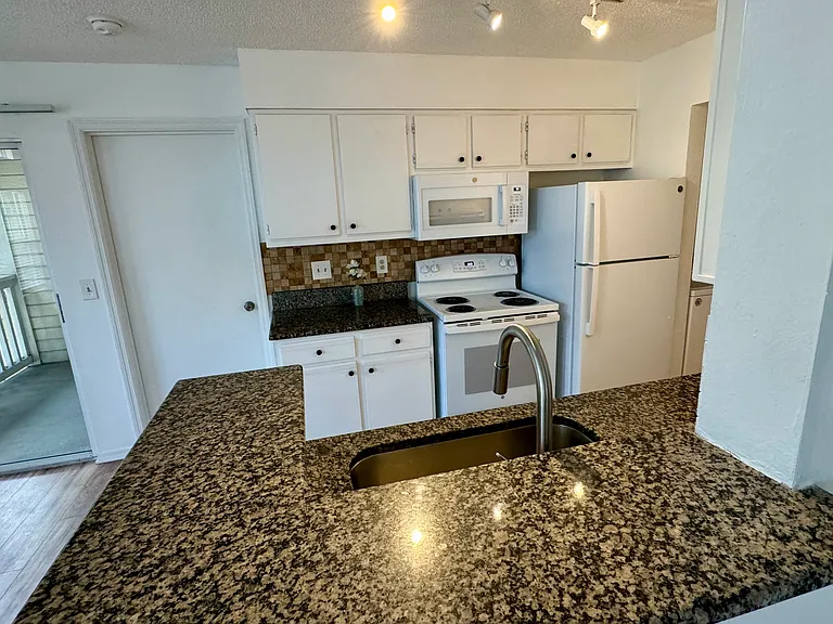 1055 S Hiawassee Rd #2022 — Photo 9