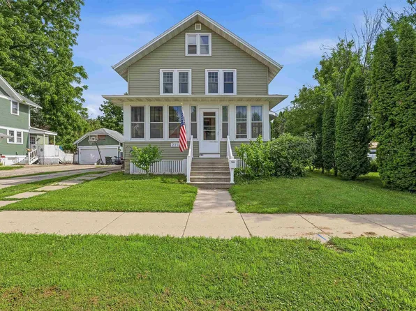 221 E 3rd St, Beaver Dam, WI 53916