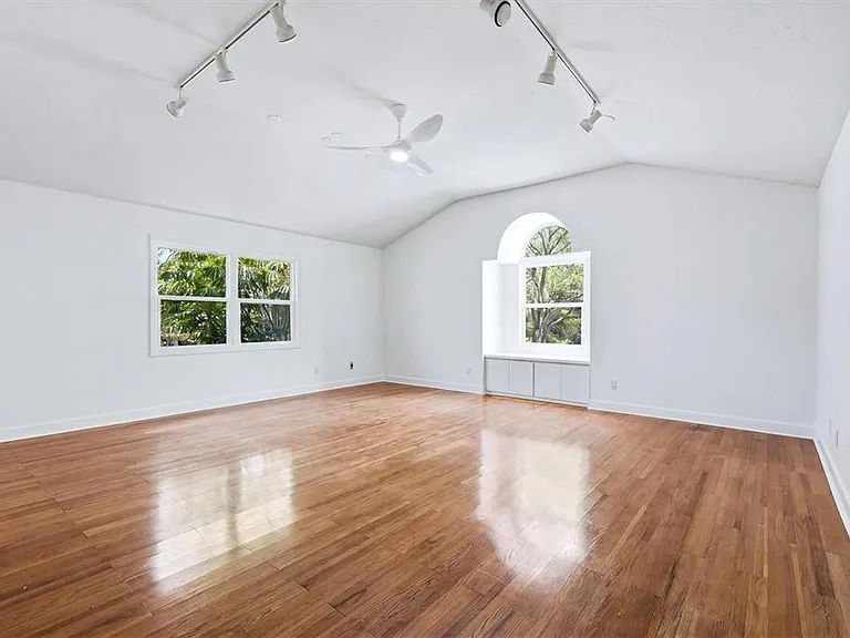 1351 Dixie Lee Ln — Photo 18