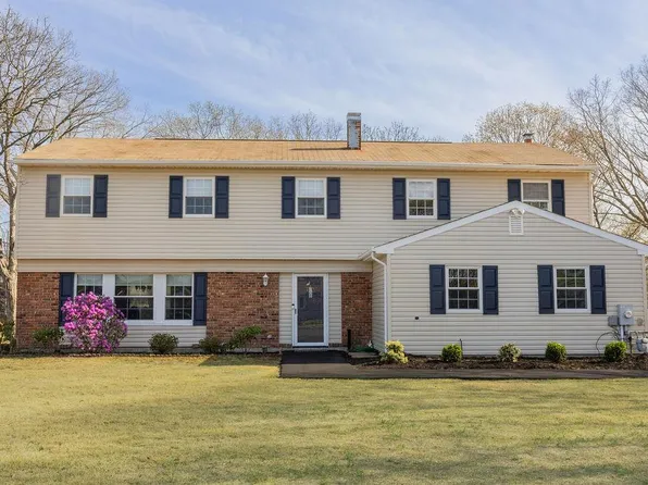 4 Kerry Court, Centereach, NY 11720