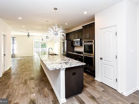 4th image of 15105 Hogshead Way