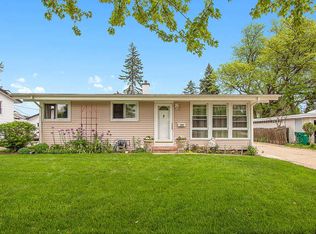 399 Navajo Trl, Buffalo Grove, IL 60089