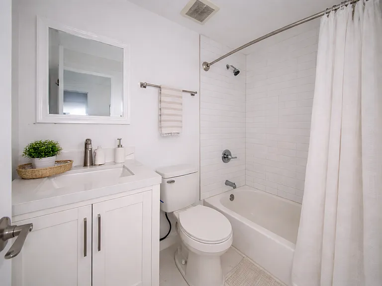 12914 Doty Ave — Photo 5