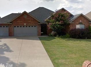 312 Maranes Cir, Maumelle, AR 72113