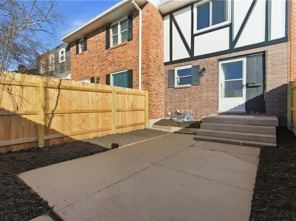 8341 Antioch Rd, Overland Park, KS 66212