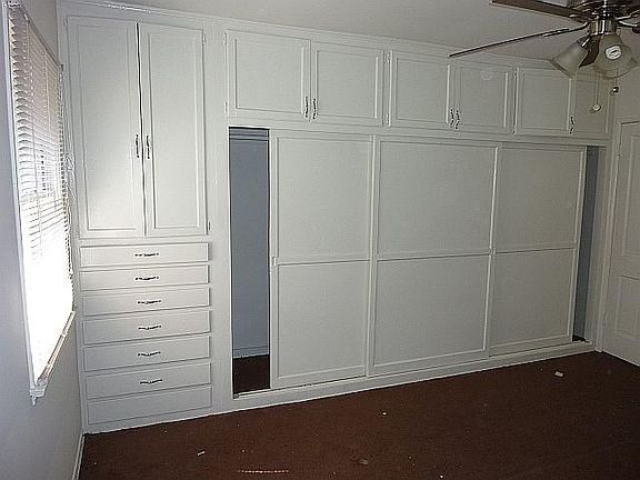 4th image of 16007 Victory Blvd APT D