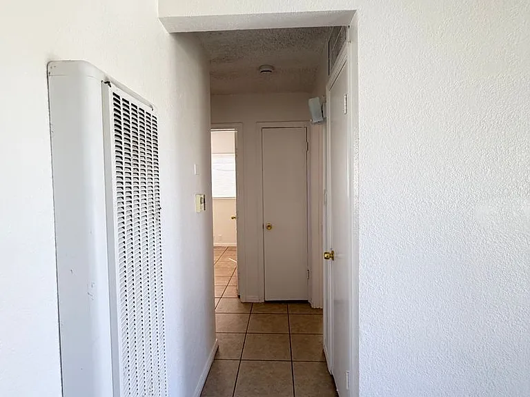 305 Oasis Dr — Photo 7