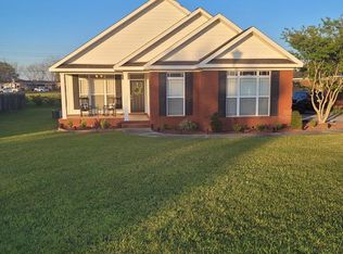 112 Sweetwater Dr, Headland, AL 36345