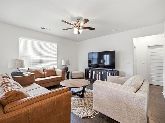 3rd image of 335 Murray Ln