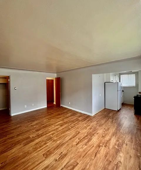 Karen Jean Apartments — Photo 20