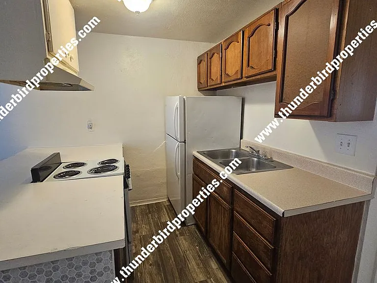 1212 Lead Ave SE — Photo 2