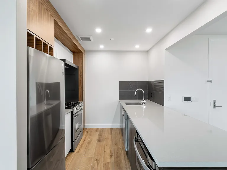 3707 Blackstone Ave #703 — Photo 4