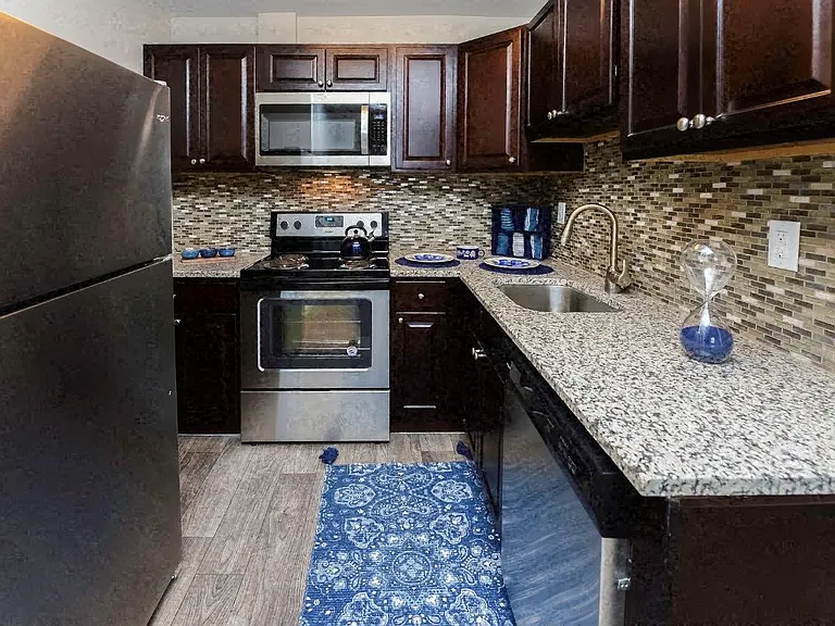 Hyde Park Apartment Homes — Photo 2