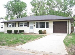 38 Woodlawn Dr, Saint Charles, MO 63301