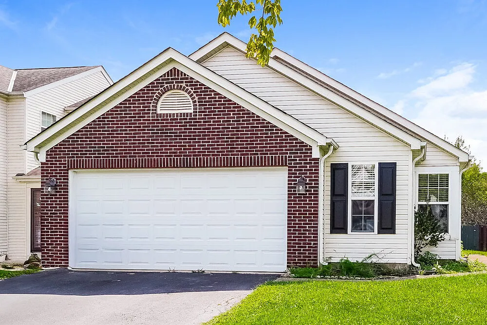3 bed, 2.0 bath, 1193 sqft, $2,190 — Photo 1