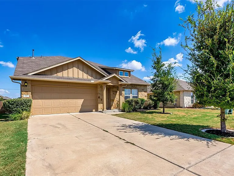 710 Mitchell Dr — Photo 2