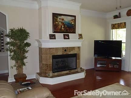 Great Room Fire Place : Very Cozy Gas Fireplace with Mantle
