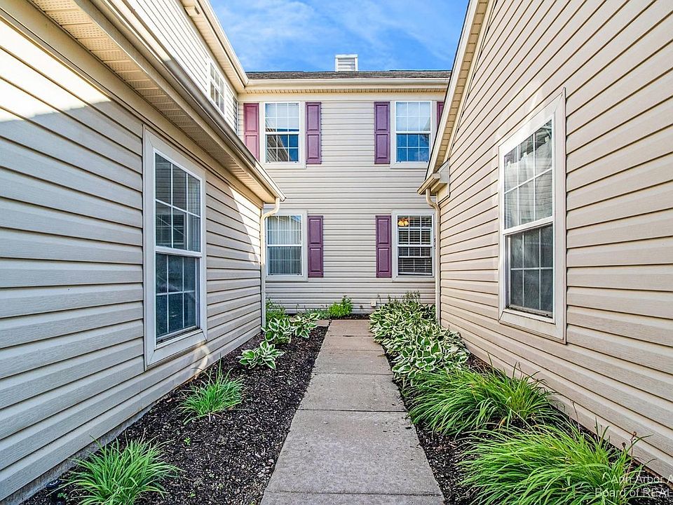 1st image of 299 Victoria Dr Unit 26
