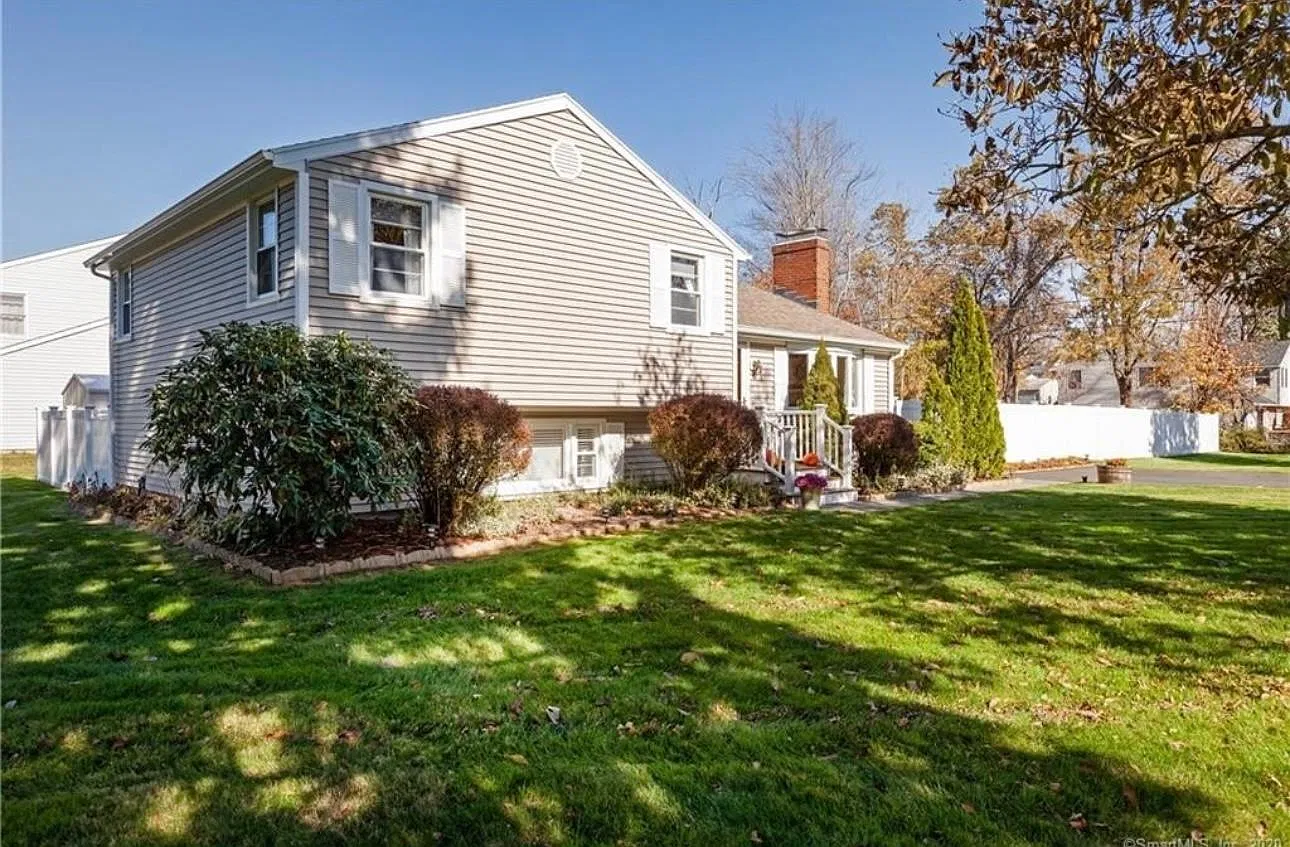 33 Peters Ln — Photo 4