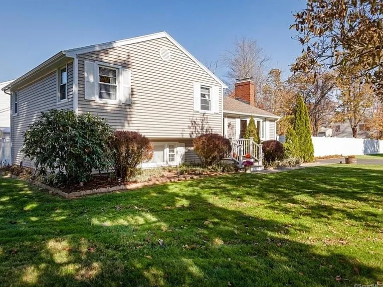 33 Peters Ln — Photo 4