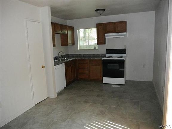 5th image of 2505 Churchill Downs Dr