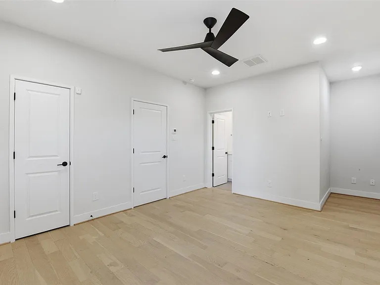 2204 Lou Ellen Ln — Photo 6