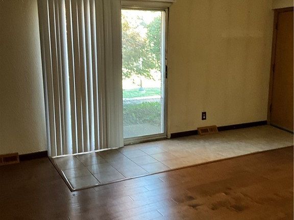 3rd image of 2477 Warren Pkwy APT 8