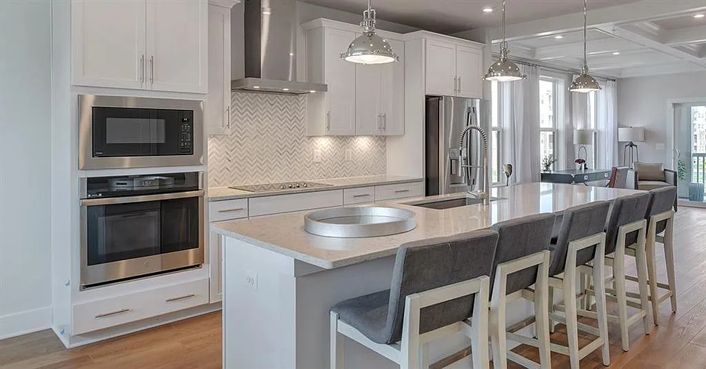 3 bed, 2.5 bath, 2473 sqft, $2,600 — Photo 2